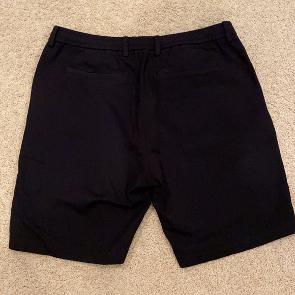 Saks Fifth Avenue Men’s Short - Picture 2 of 5